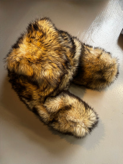 EXCLUSIVE  XXL TRAPPER GOLDEN WOLF FUR